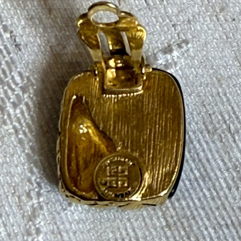 Givenchy‎ 4G gold pebble texture and black acrylic clip-on earrings. 1980’s - Picture 3 of 7